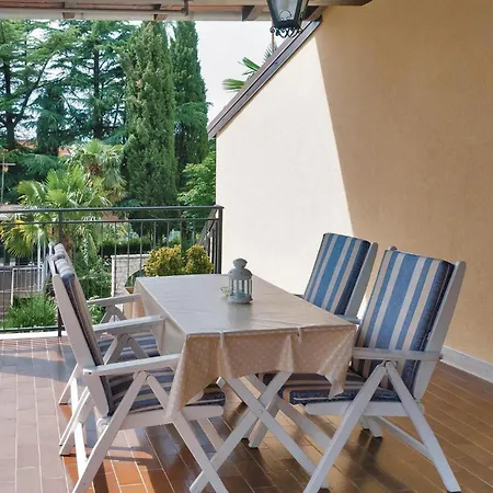 2 Bedroom Cozy In Διαμέρισμα Ουμάγκ