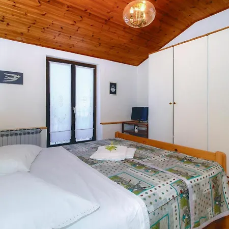 2 Bedroom Cozy In Umag
