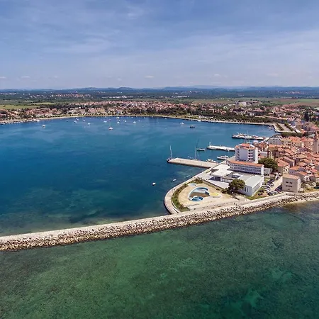 2 Bedroom Cozy In Umag