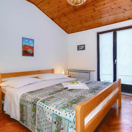 2 Bedroom Cozy In Umag