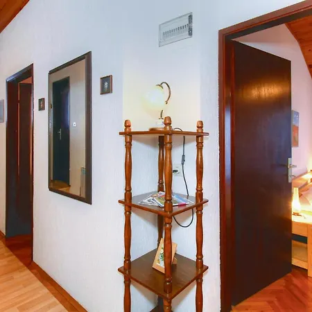 2 Bedroom Cozy In Apartment